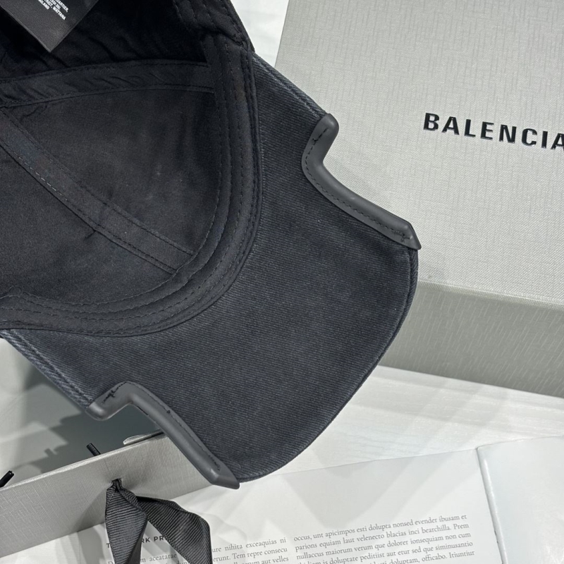 BALENCIAGA